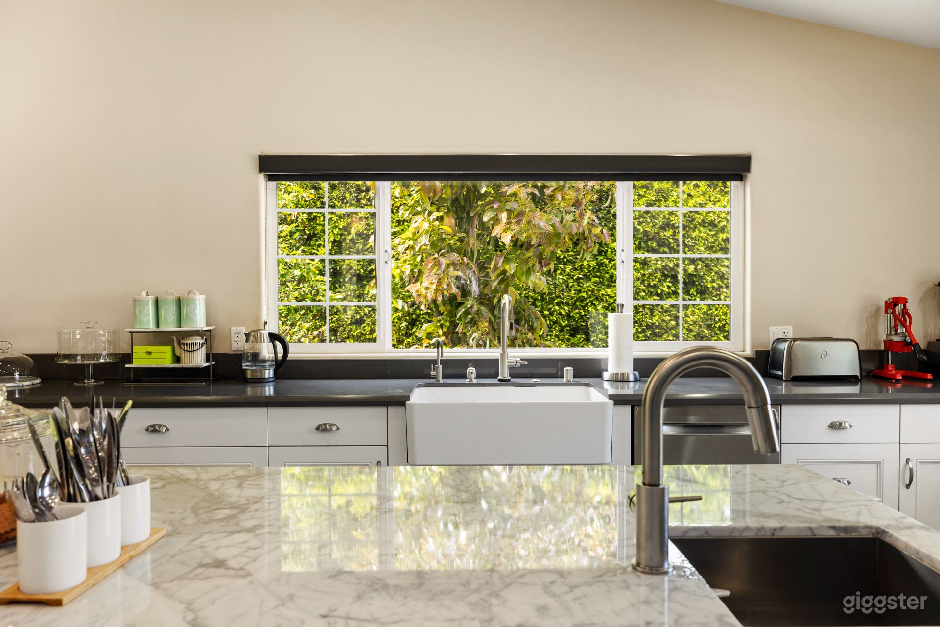 Big house on a huge lot Photo 3