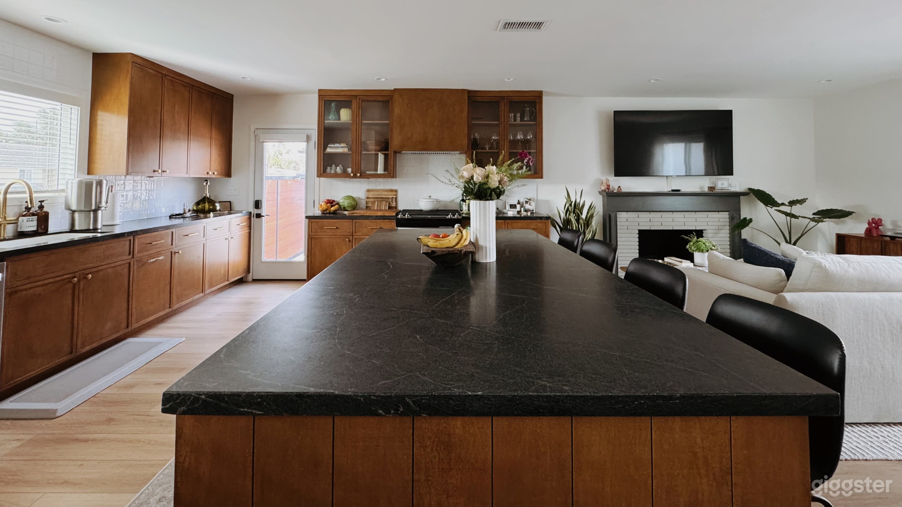 Production Ready Mid-Century Ranch Home - Lake Balboa Photo 3