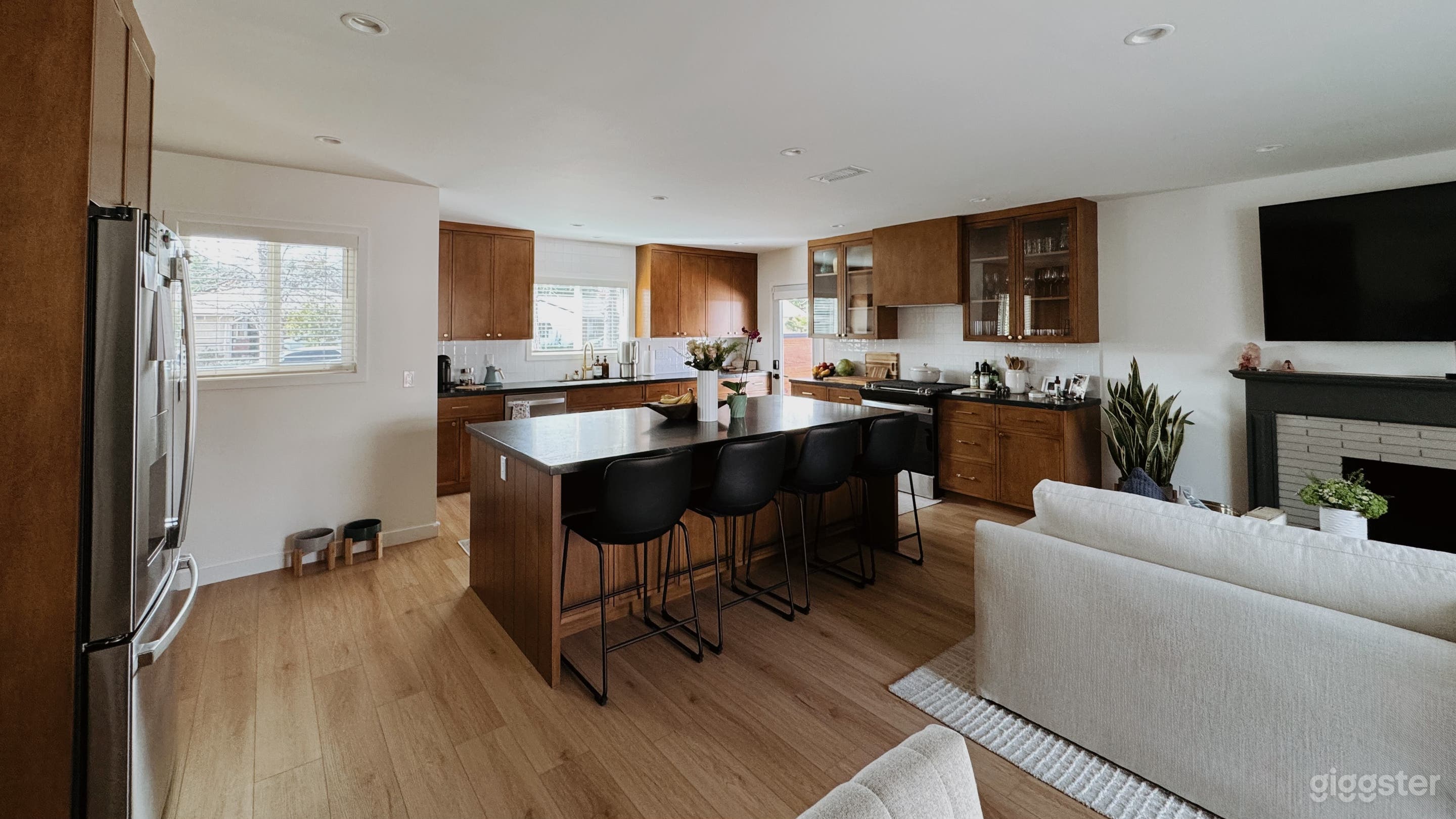 Production Ready Mid-Century Ranch Home - Lake Balboa Photo 4