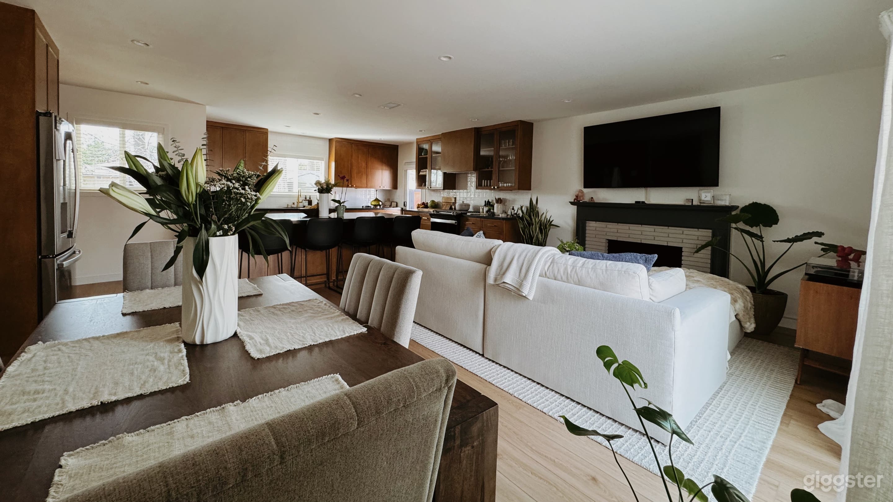 Production Ready Mid-Century Ranch Home - Lake Balboa Photo 1