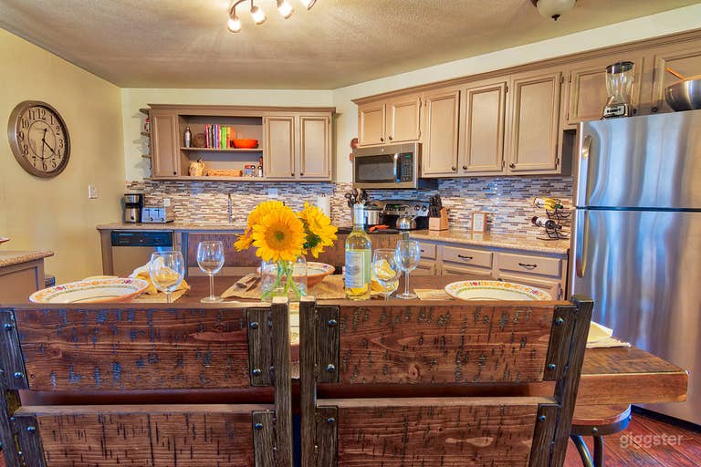  Spectacular 5 Acre Desert Hideaway w/Amazing Views 