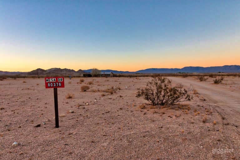  Spectacular 5 Acre Desert Hideaway w/Amazing Views 