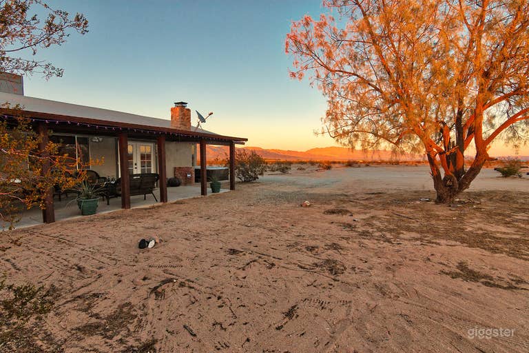  Spectacular 5 Acre Desert Hideaway w/Amazing Views 