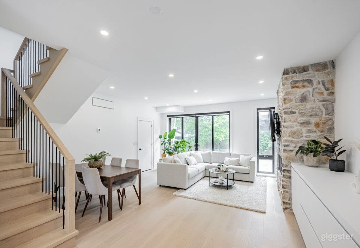  Modern Luxe Home Perfect for Film &amp; TV Shoots Photo 2