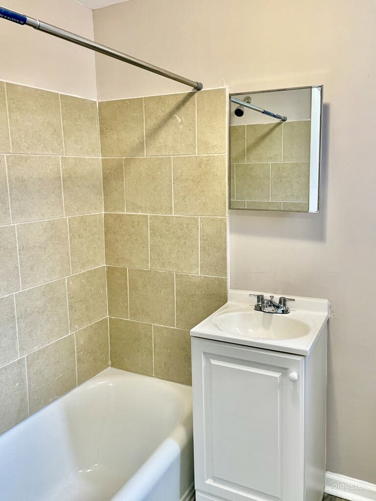 Charming Bright Apartment Photo 4