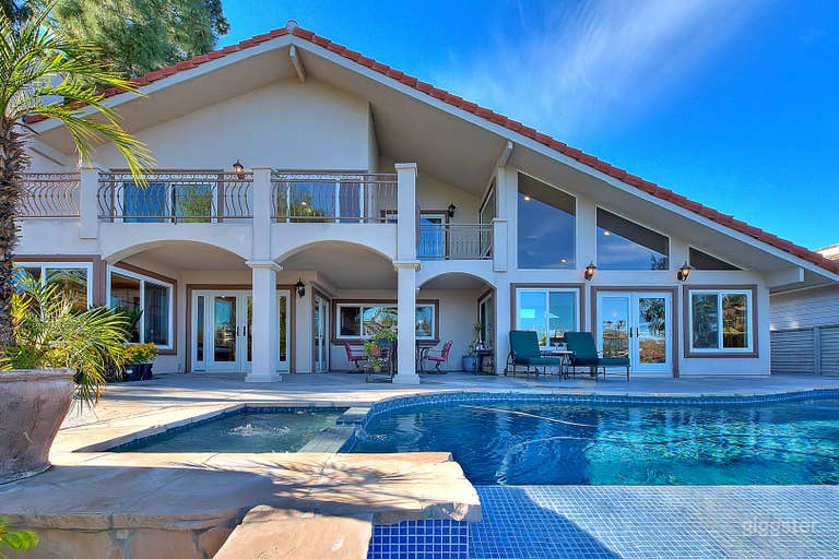  Lakefront privately gated lake view pool spa boat 