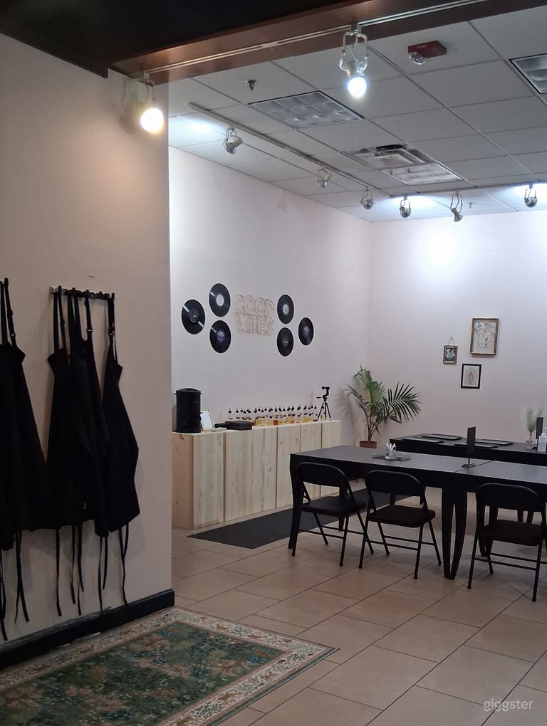  Cozy candle studio available for small event or workshops 