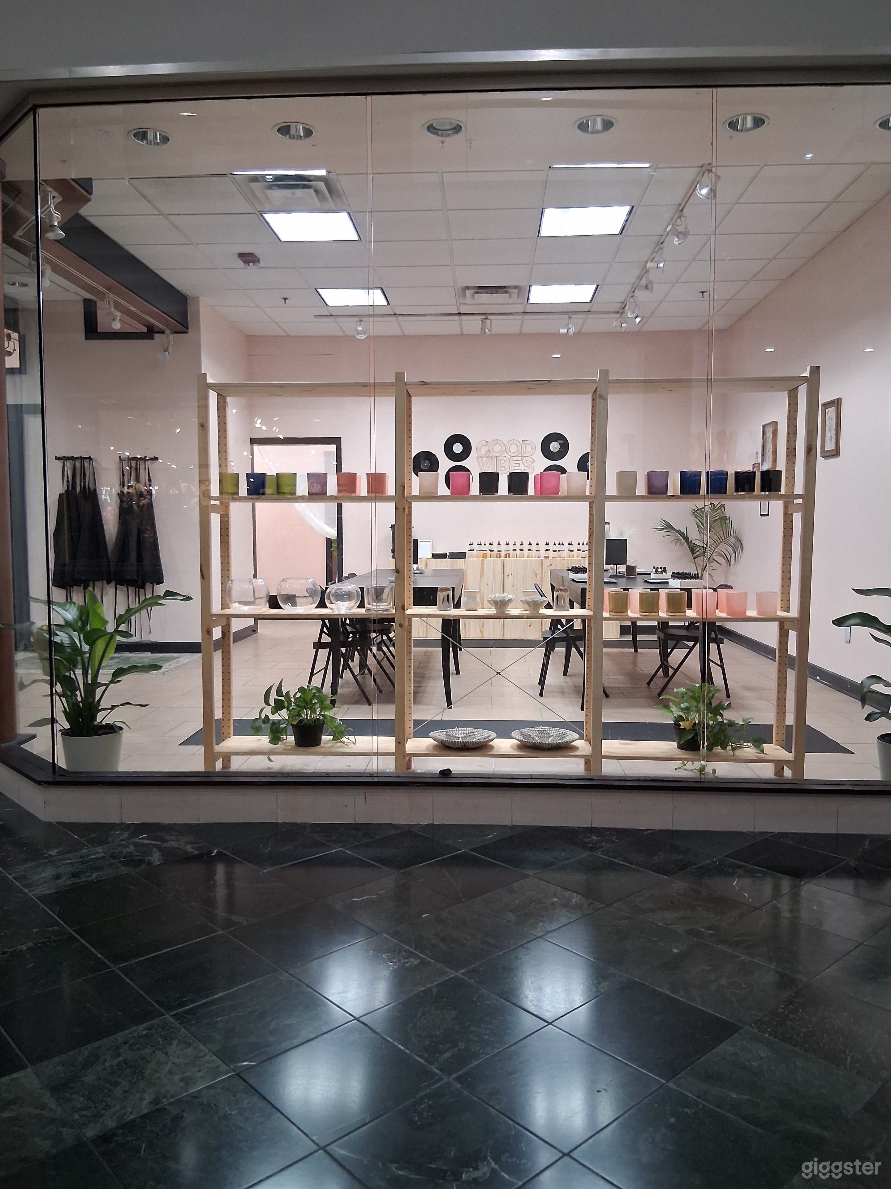 Cozy candle studio available for small event or workshops Photo 2