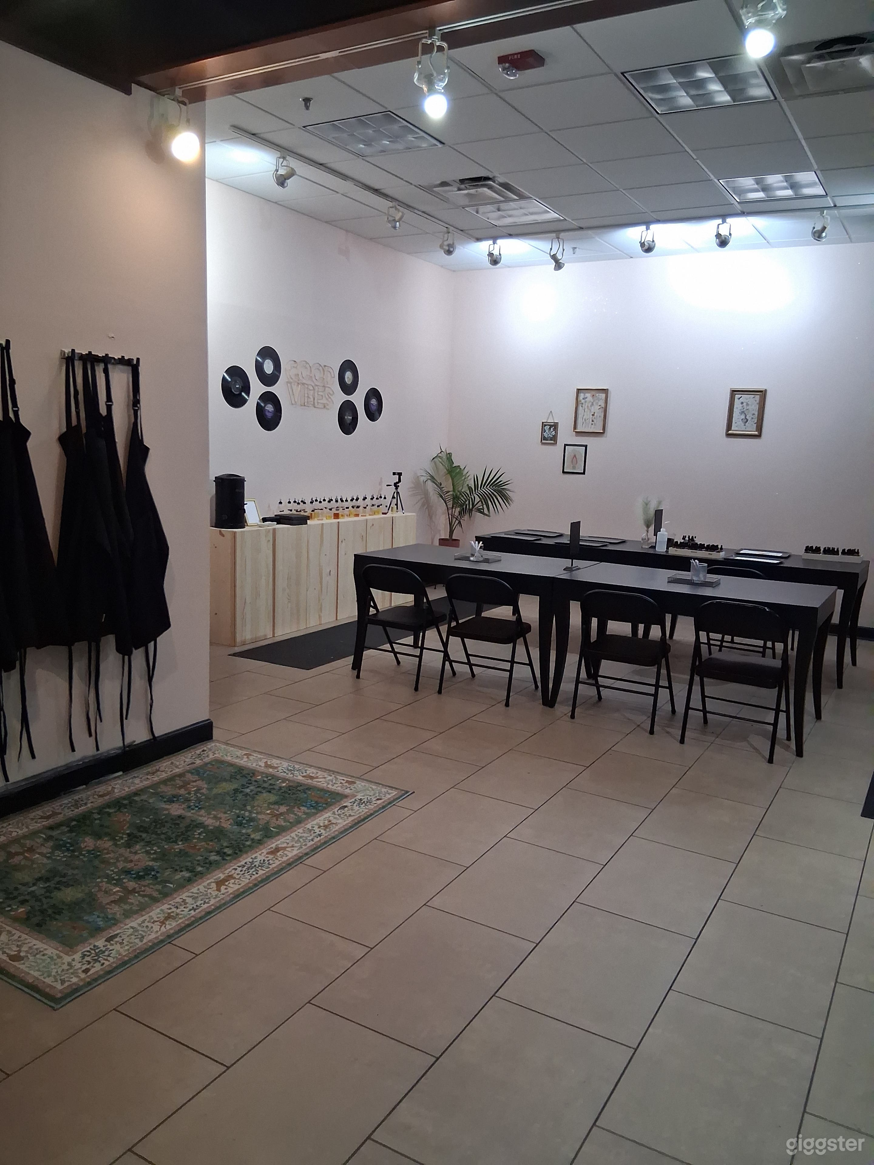 Cozy candle studio available for small event or workshops Photo 1