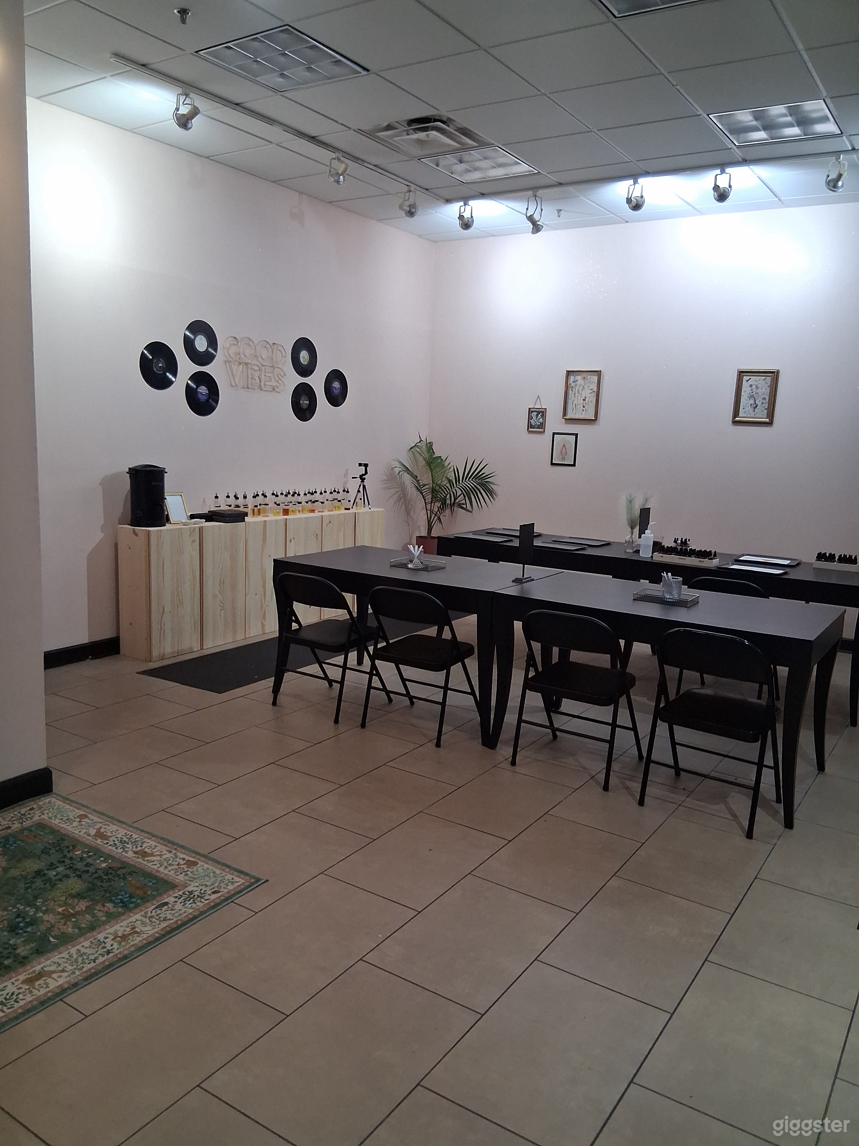 Cozy candle studio available for small event or workshops Photo 4