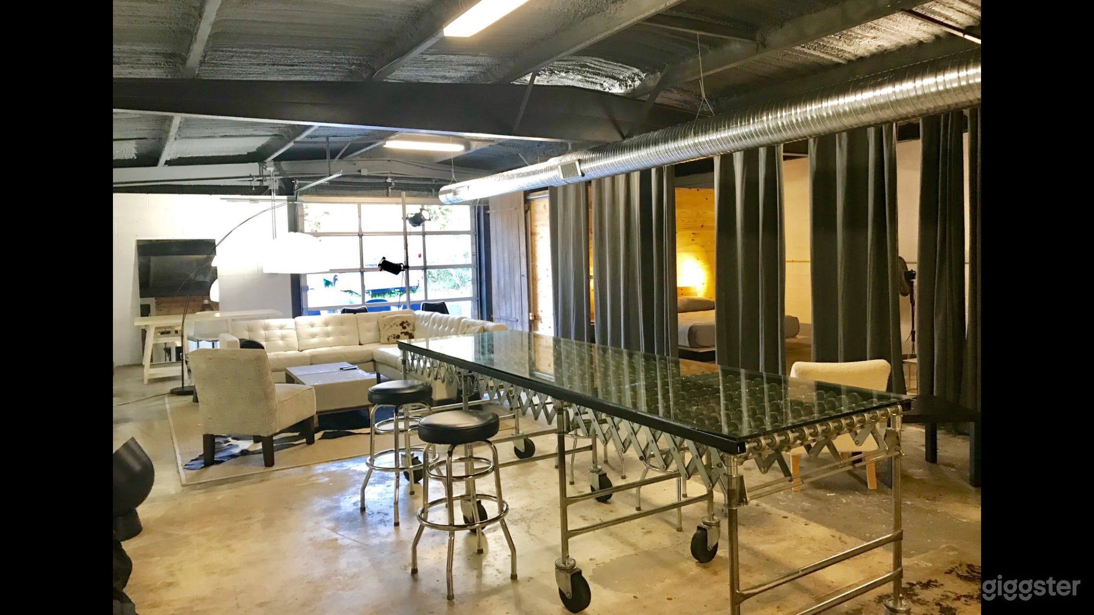 HANGAR LOFT + 722 Photo 1