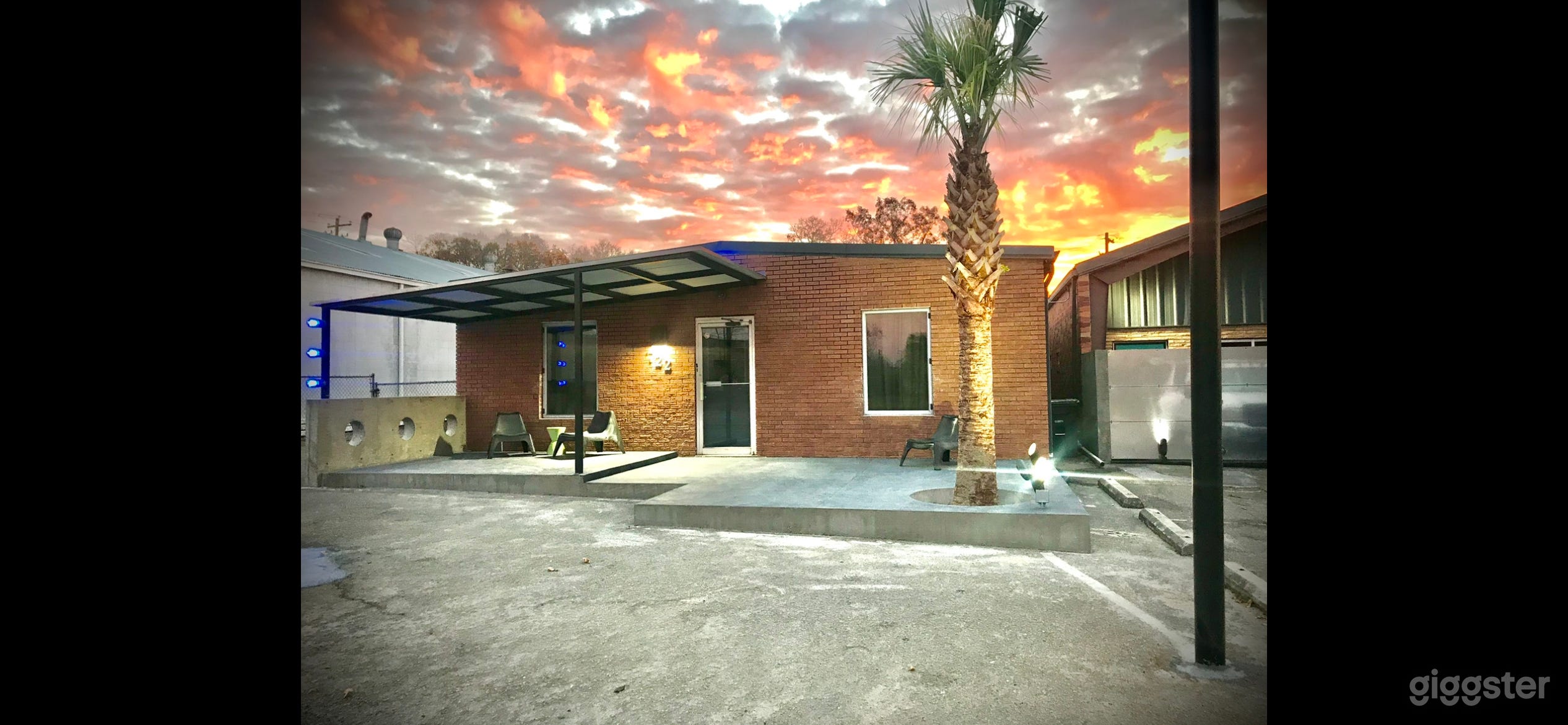 HANGAR LOFT + 722 Photo 3