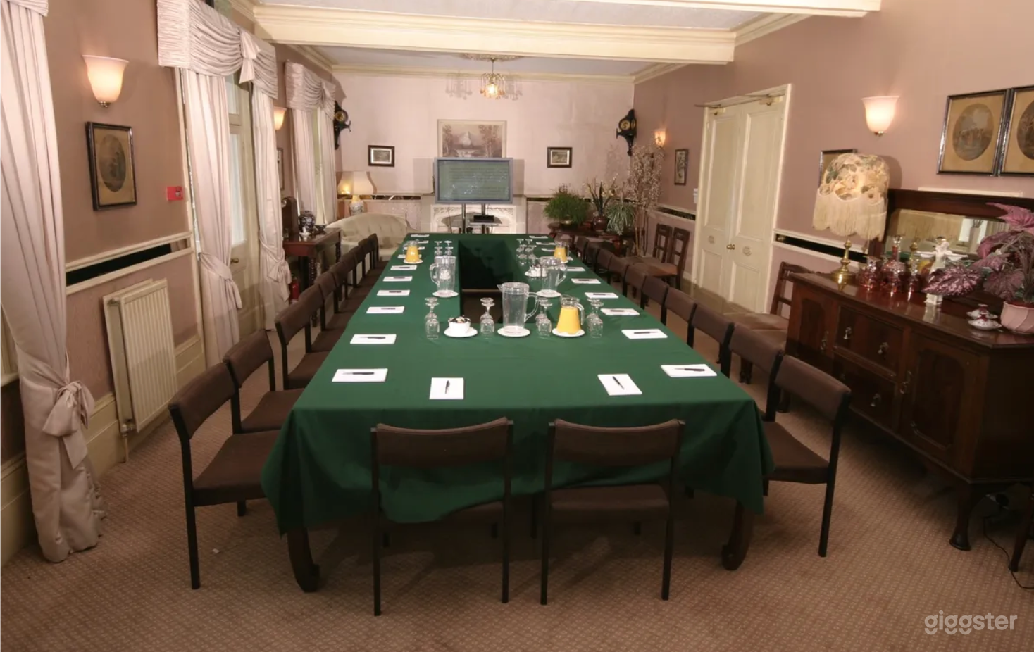 Conference Room Good for 20 Persons Photo 1