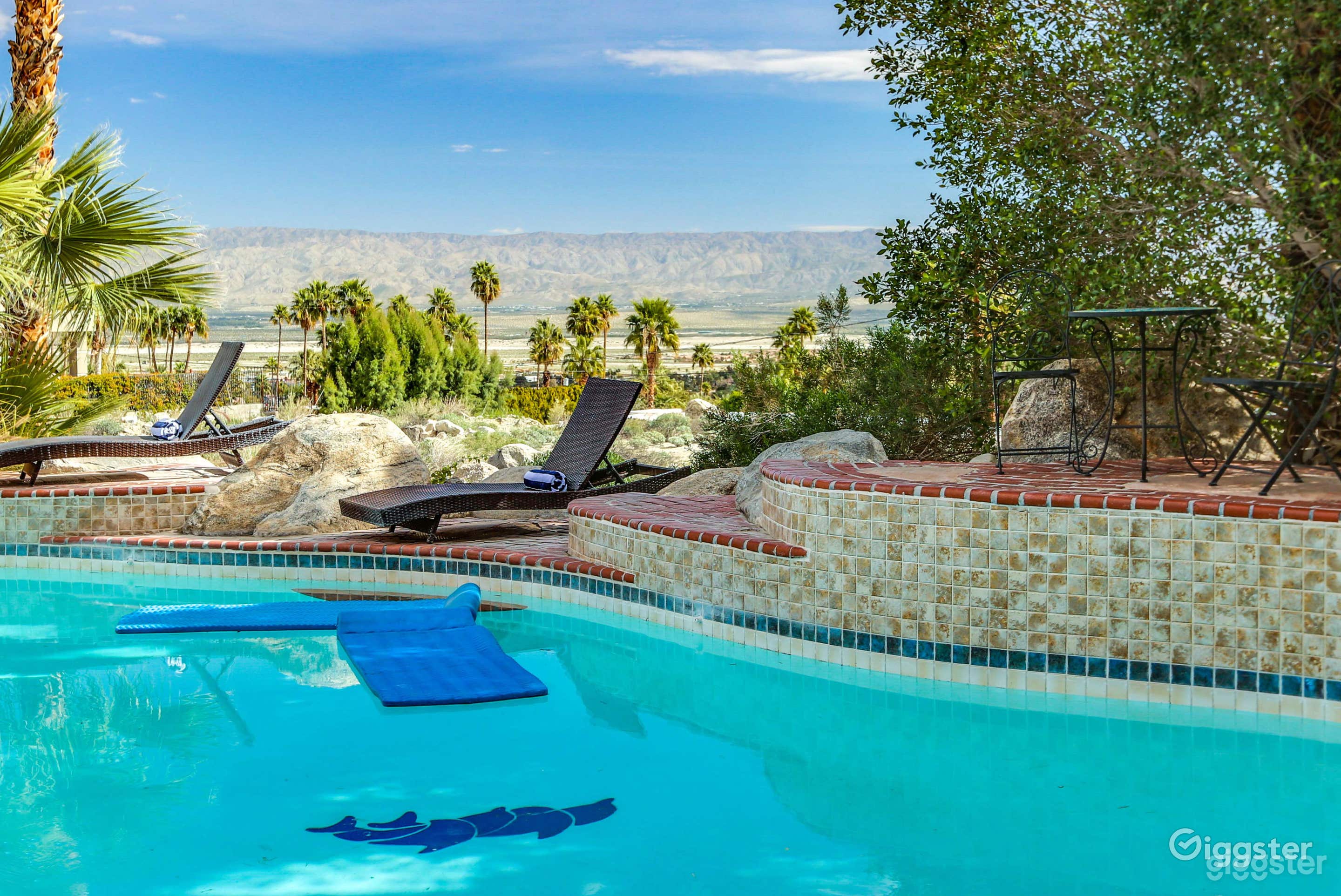 Prestigious Swimming Pool with Great View Photo 4