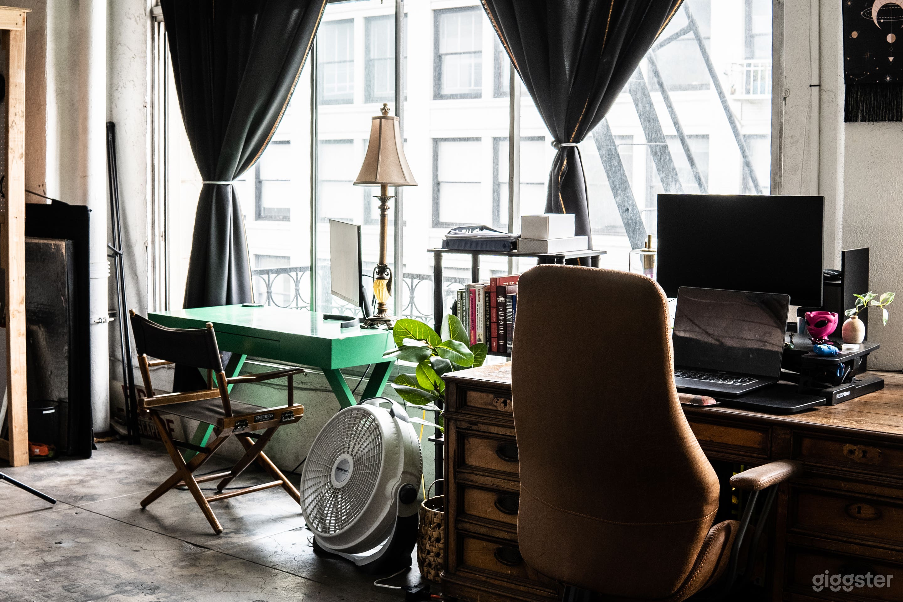 Downtown Photo Studio with West-Facing Windows Photo 3