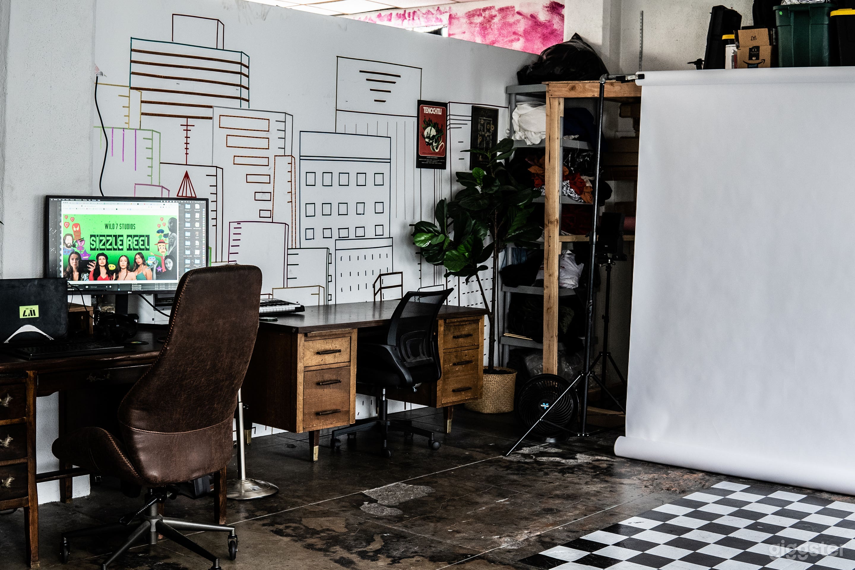 Downtown Photo Studio with West-Facing Windows Photo 4