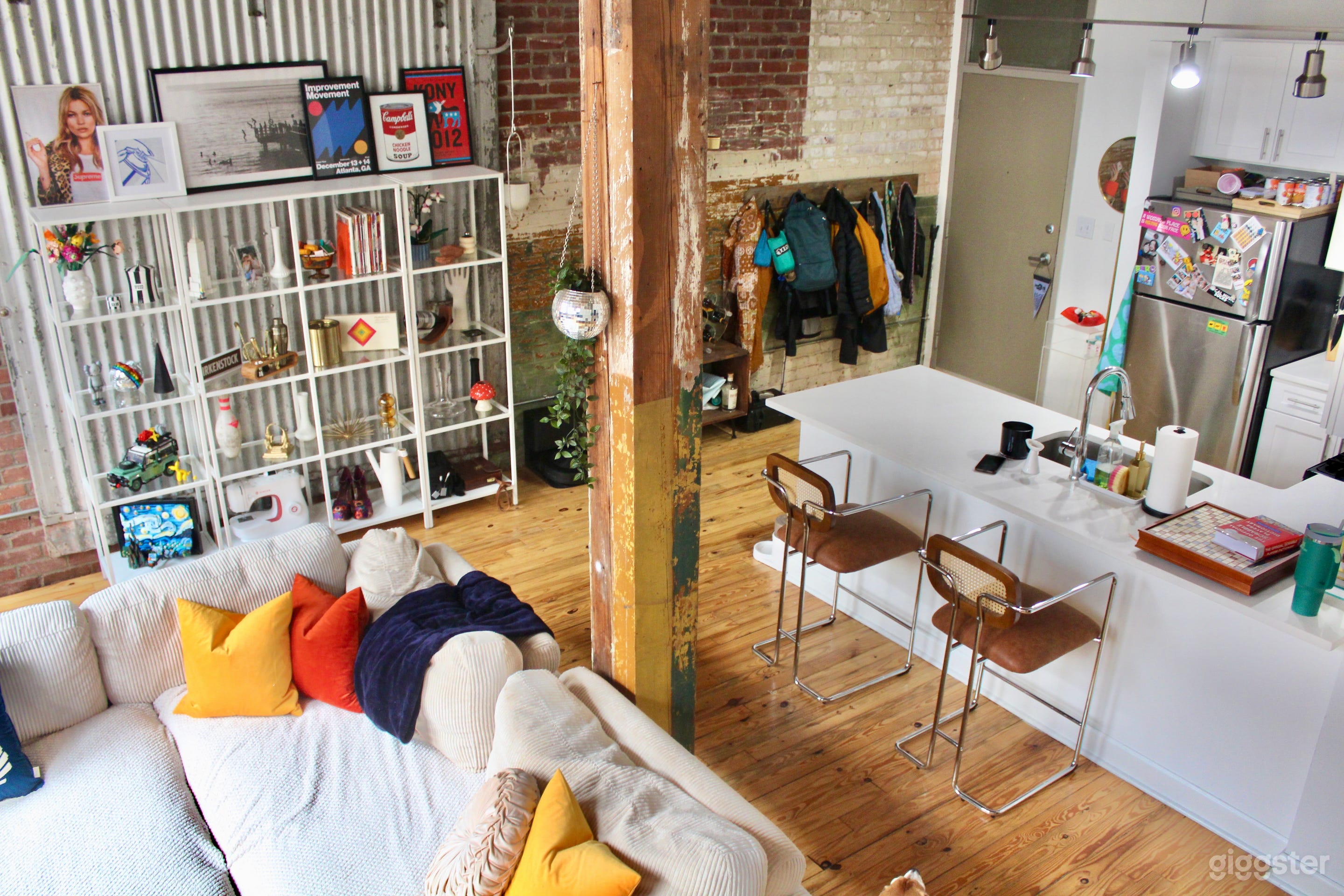 Bright Mid-Century Loft Perfect for Photoshoots Photo 1