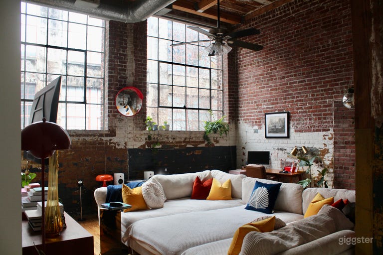  Bright Mid-Century Loft Perfect for Photoshoots 