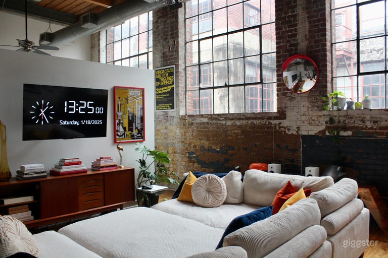  Bright Mid-Century Loft Perfect for Photoshoots 