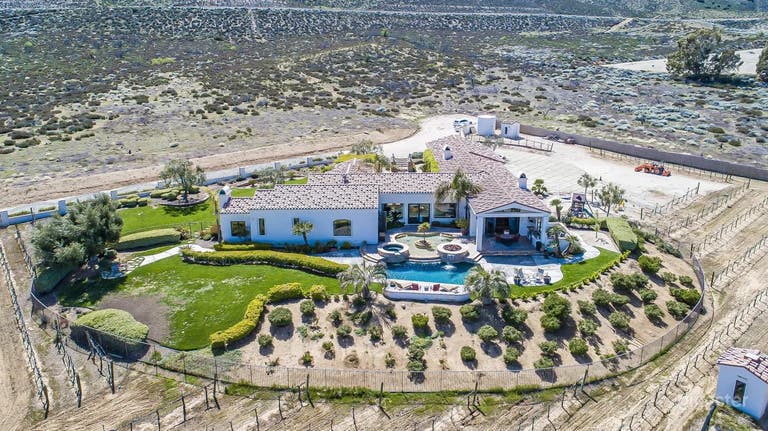  Stunning Spanish estate with vineyard 