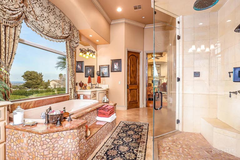  Stunning Spanish estate with vineyard 