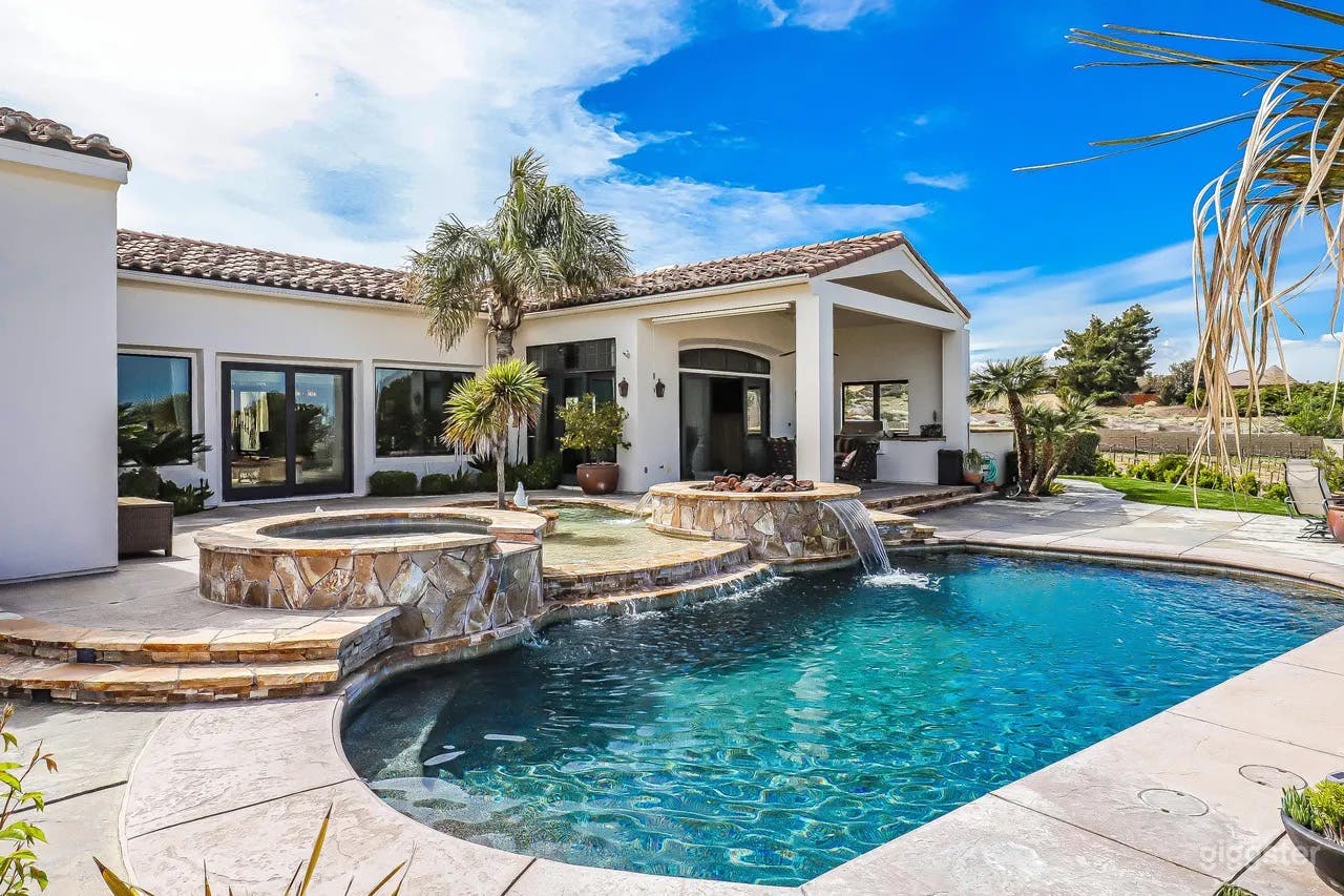 Stunning Spanish estate with vineyard Photo 1