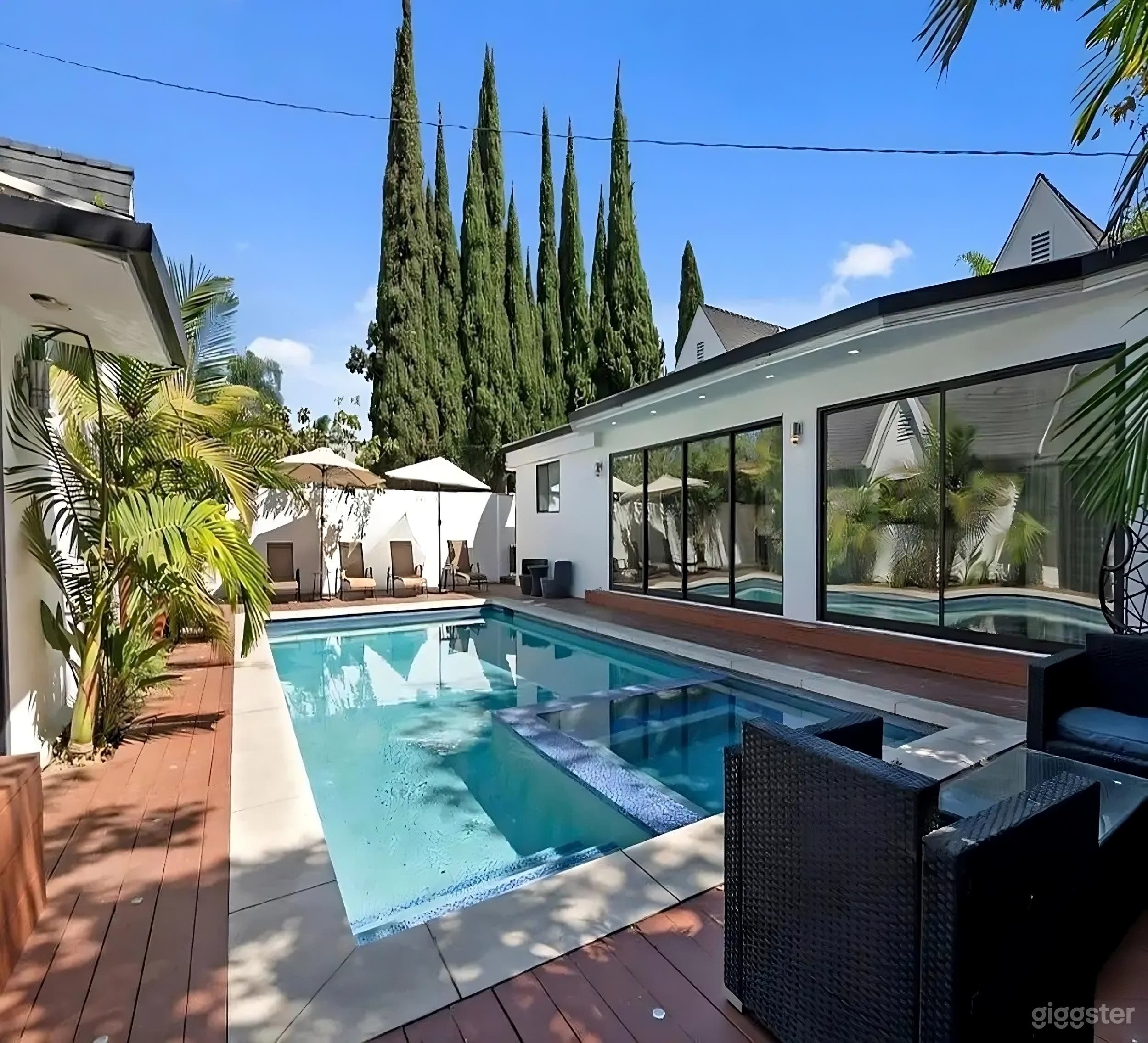 MOODY MODERN POOL Photo 1