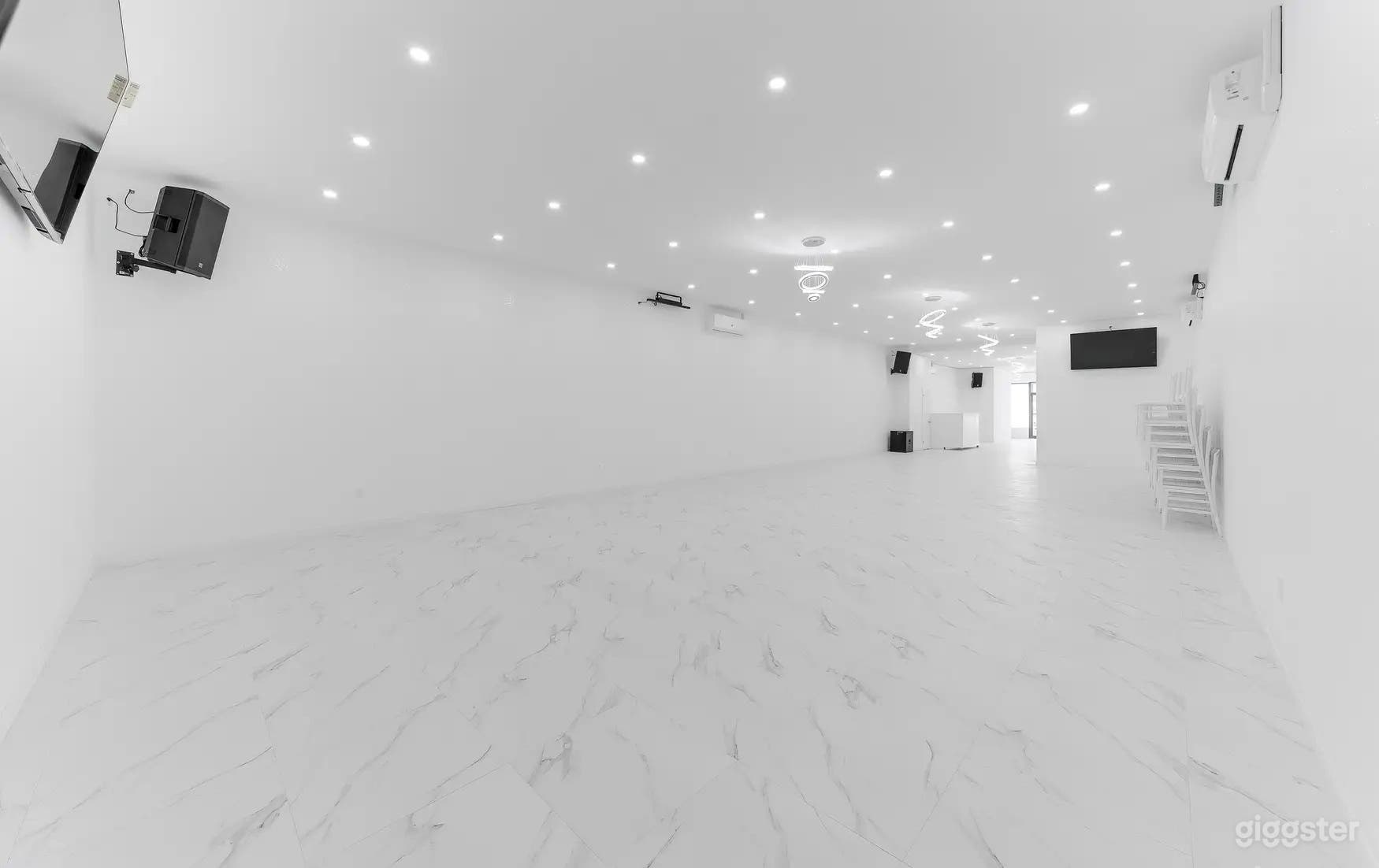 LOFT LINE VENUE CAPTIVATING & LUMINOUS Photo 2