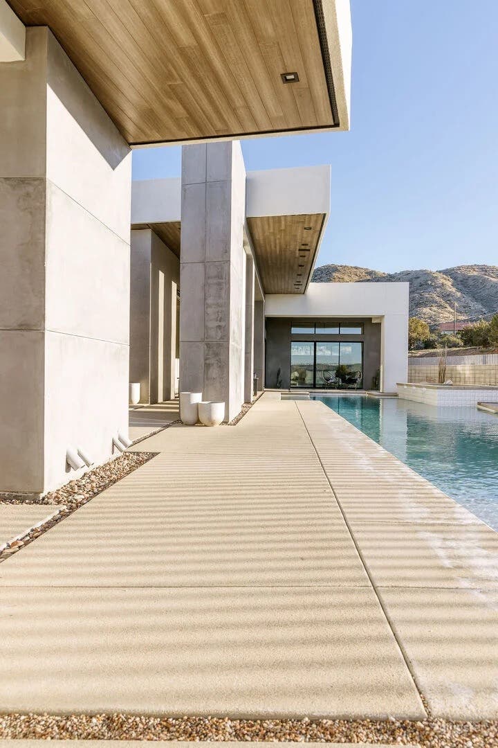 Vanguard Infinity Pool Photo 4