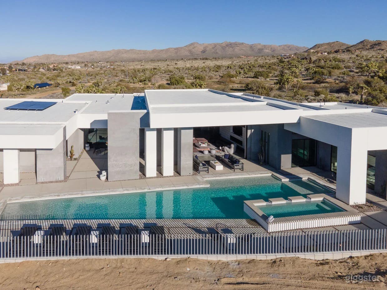 Vanguard Infinity Pool Photo 3