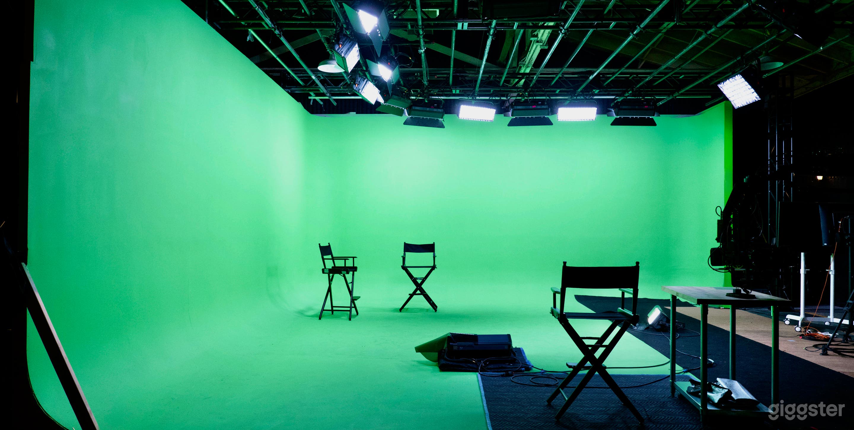 Green screen Cyclorama Stage