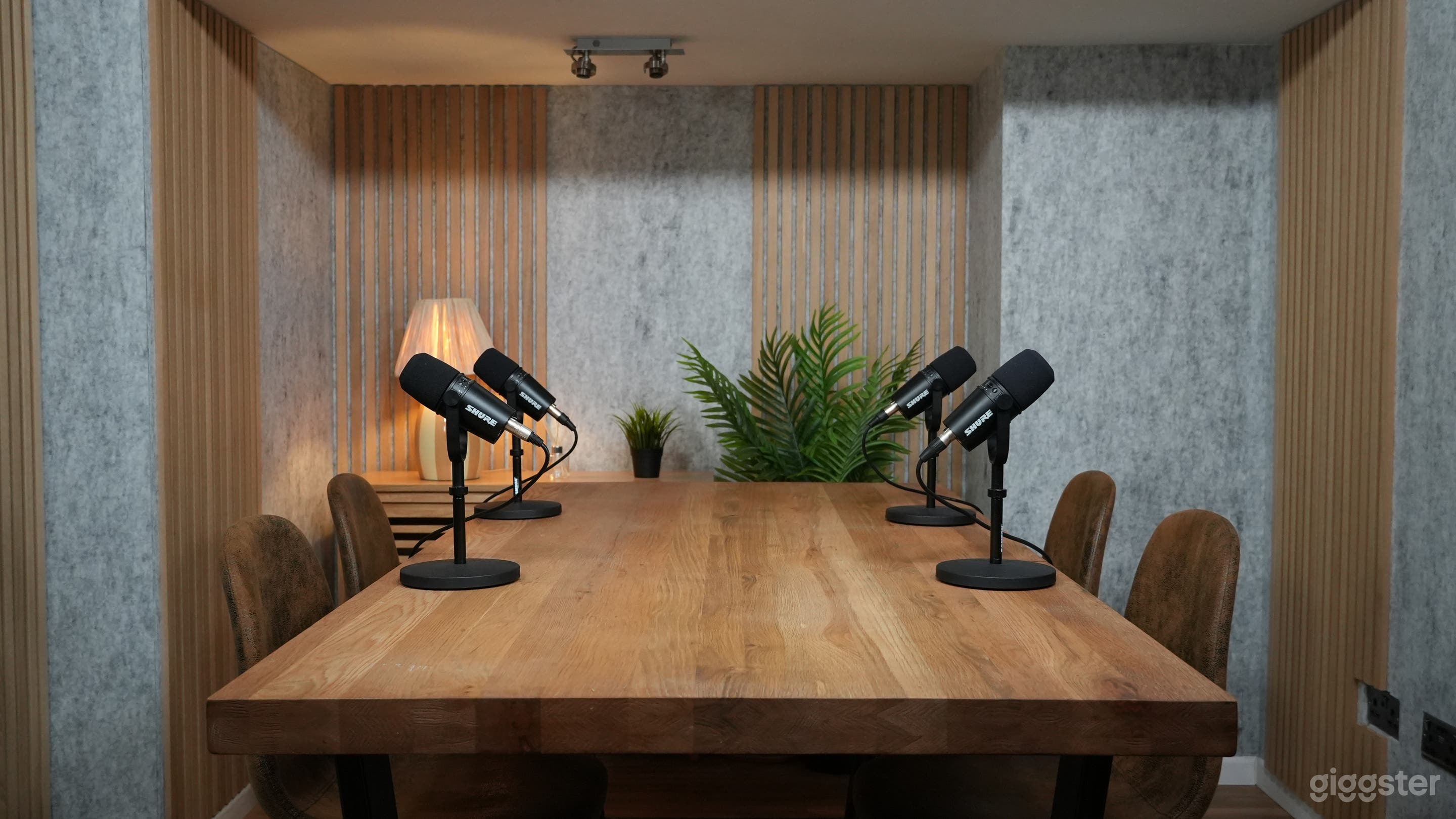 Desk Setup - Up to 4 Guests