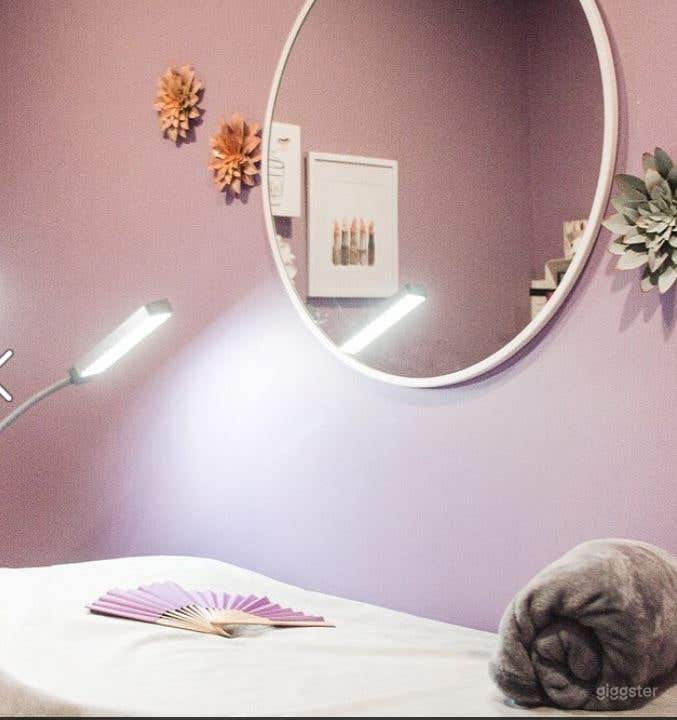 Relaxing and Cozy Brow Studio Photo 4