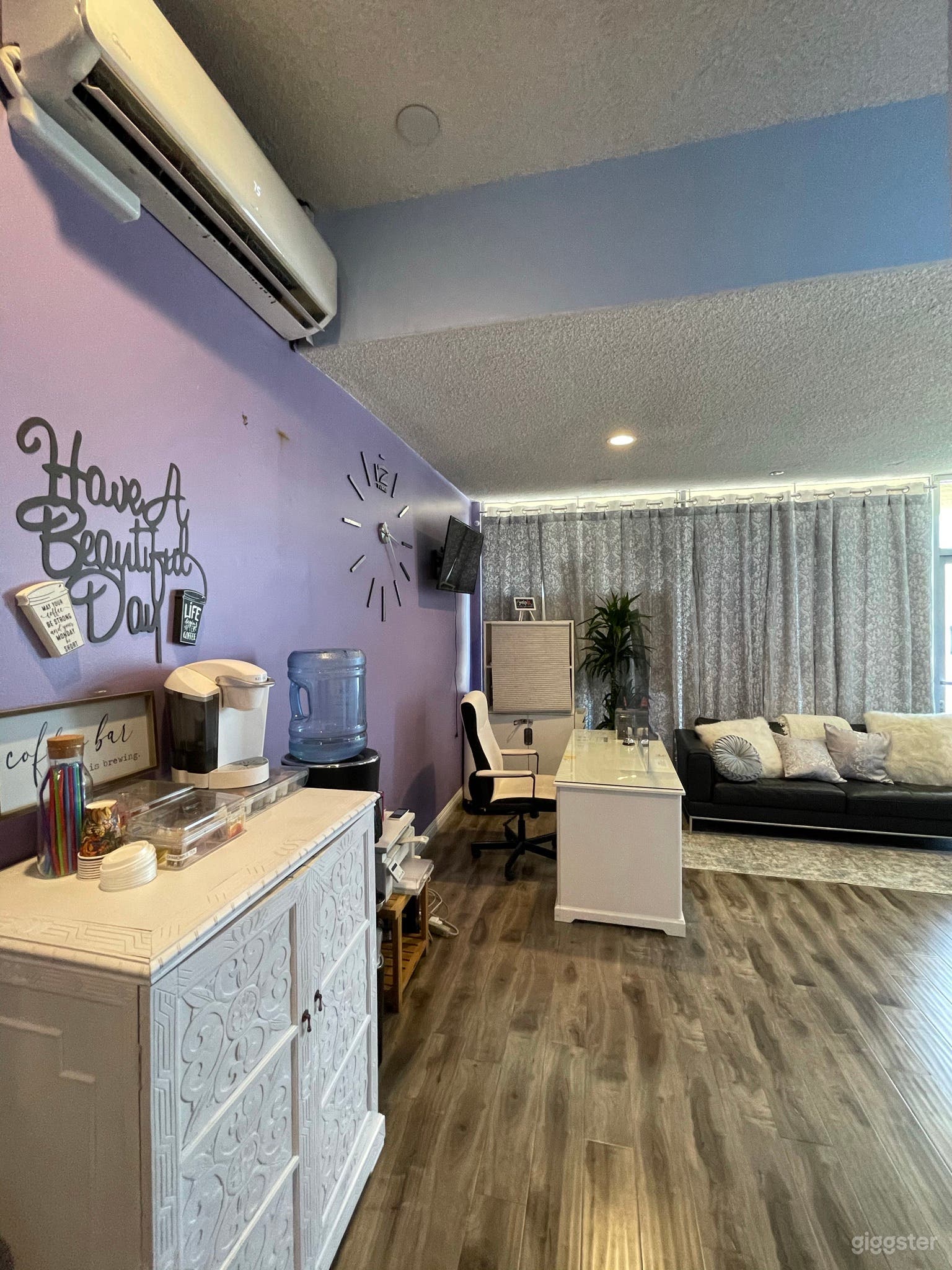 Relaxing and Cozy Brow Studio Photo 2