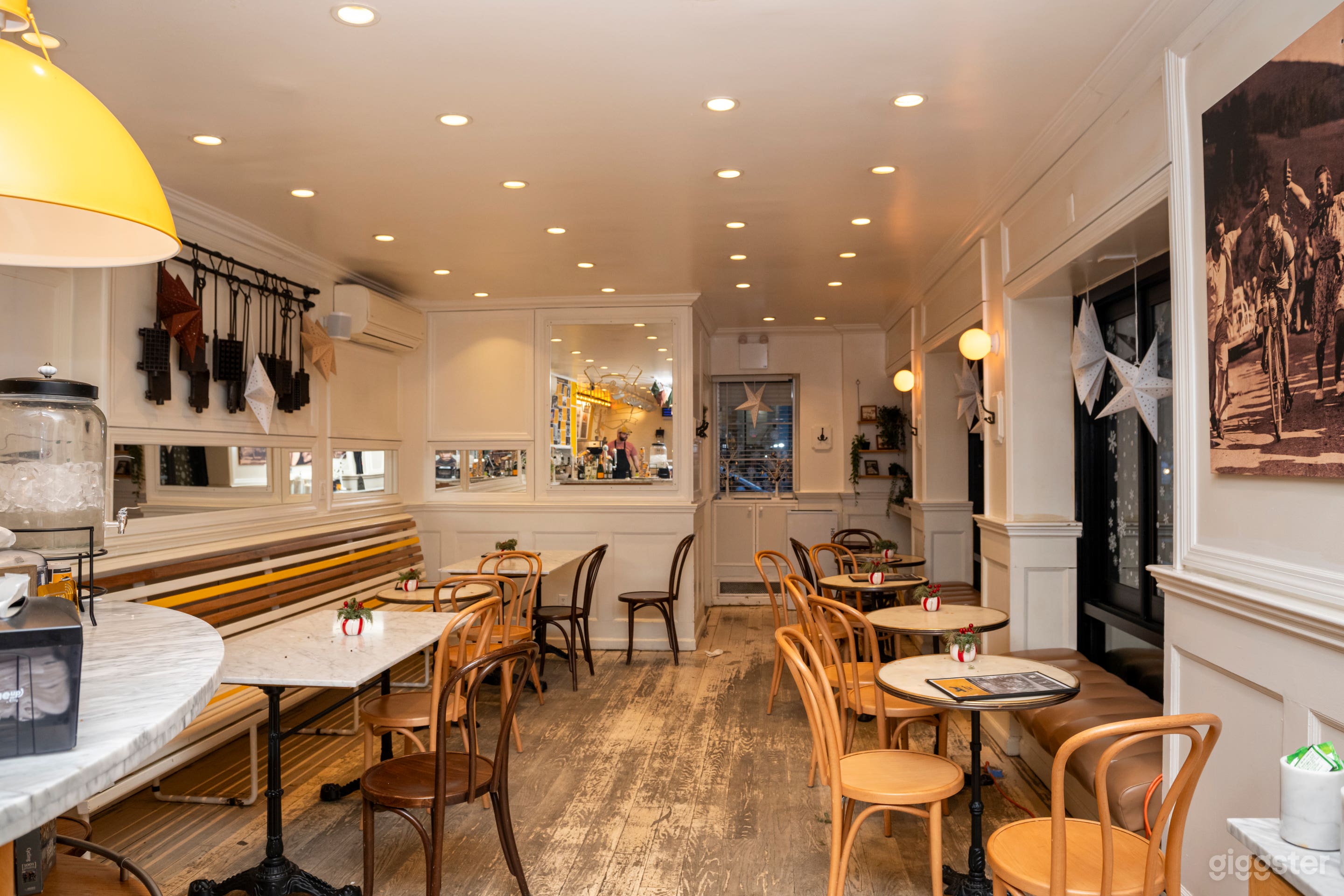 European Bistro w/ Terrace.Windows.Museum view. Photo 2