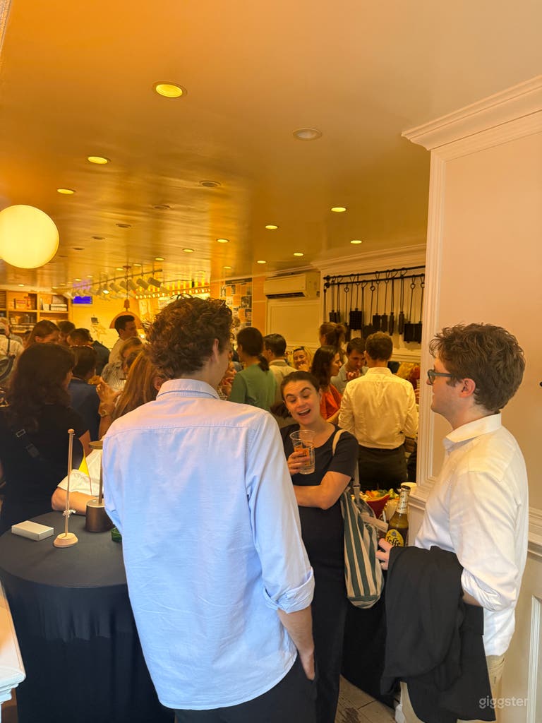  European Bistro w/ Terrace.Windows.Museum view. 