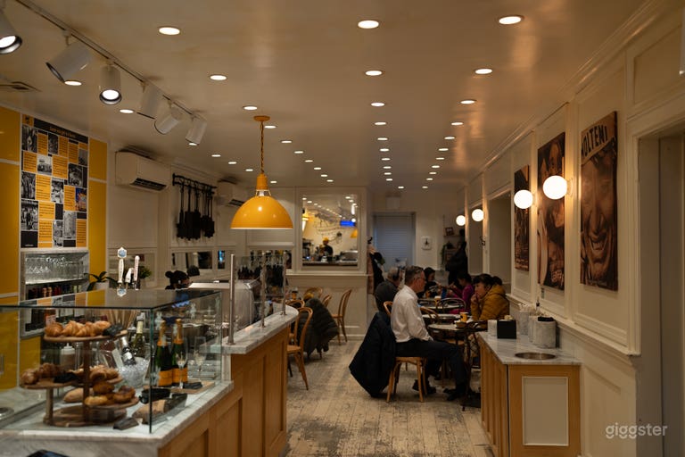  European Bistro w/ Terrace.Windows.Museum view. 