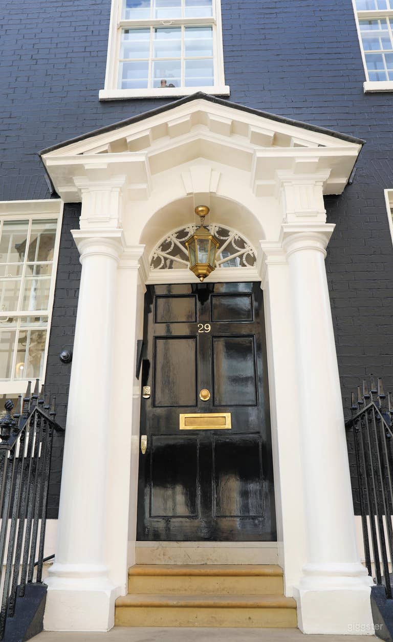  Grade II listed townhouse in the heart of Mayfair 