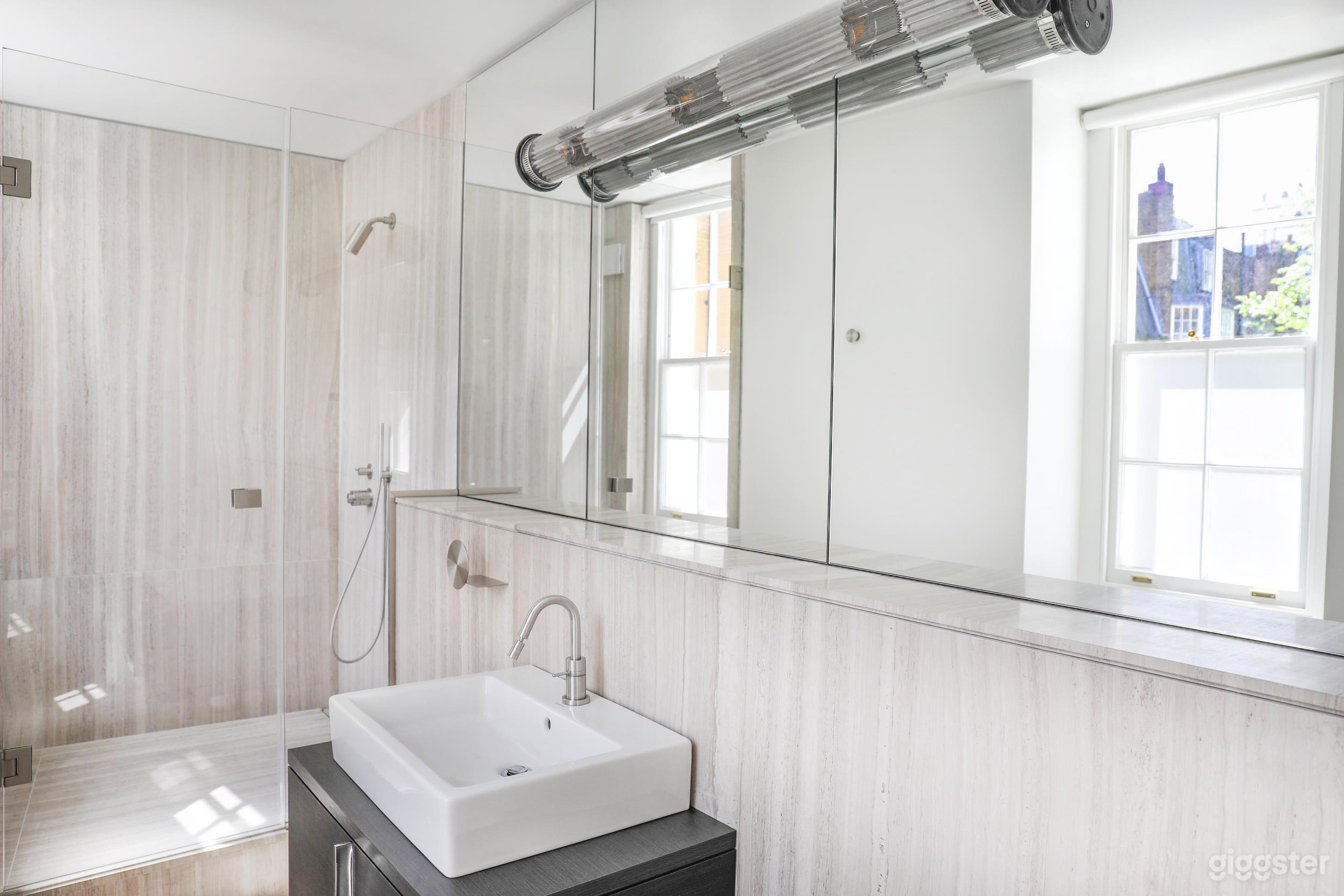 Grade II listed townhouse in the heart of Mayfair Photo 4