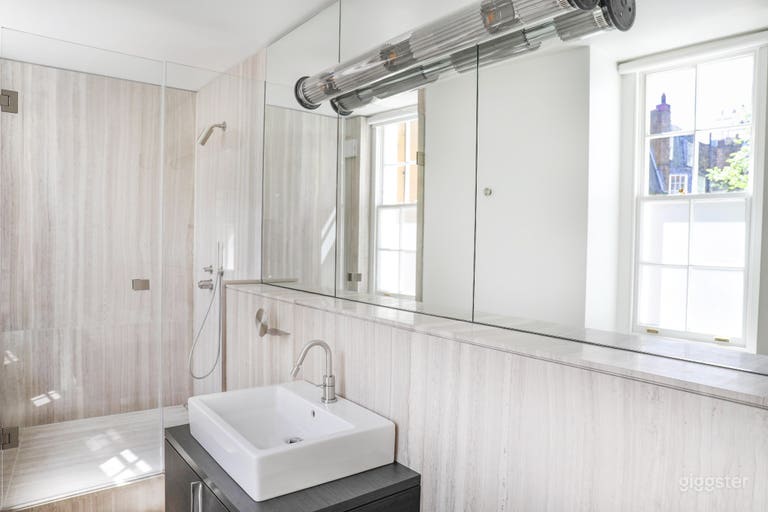  Grade II listed townhouse in the heart of Mayfair 