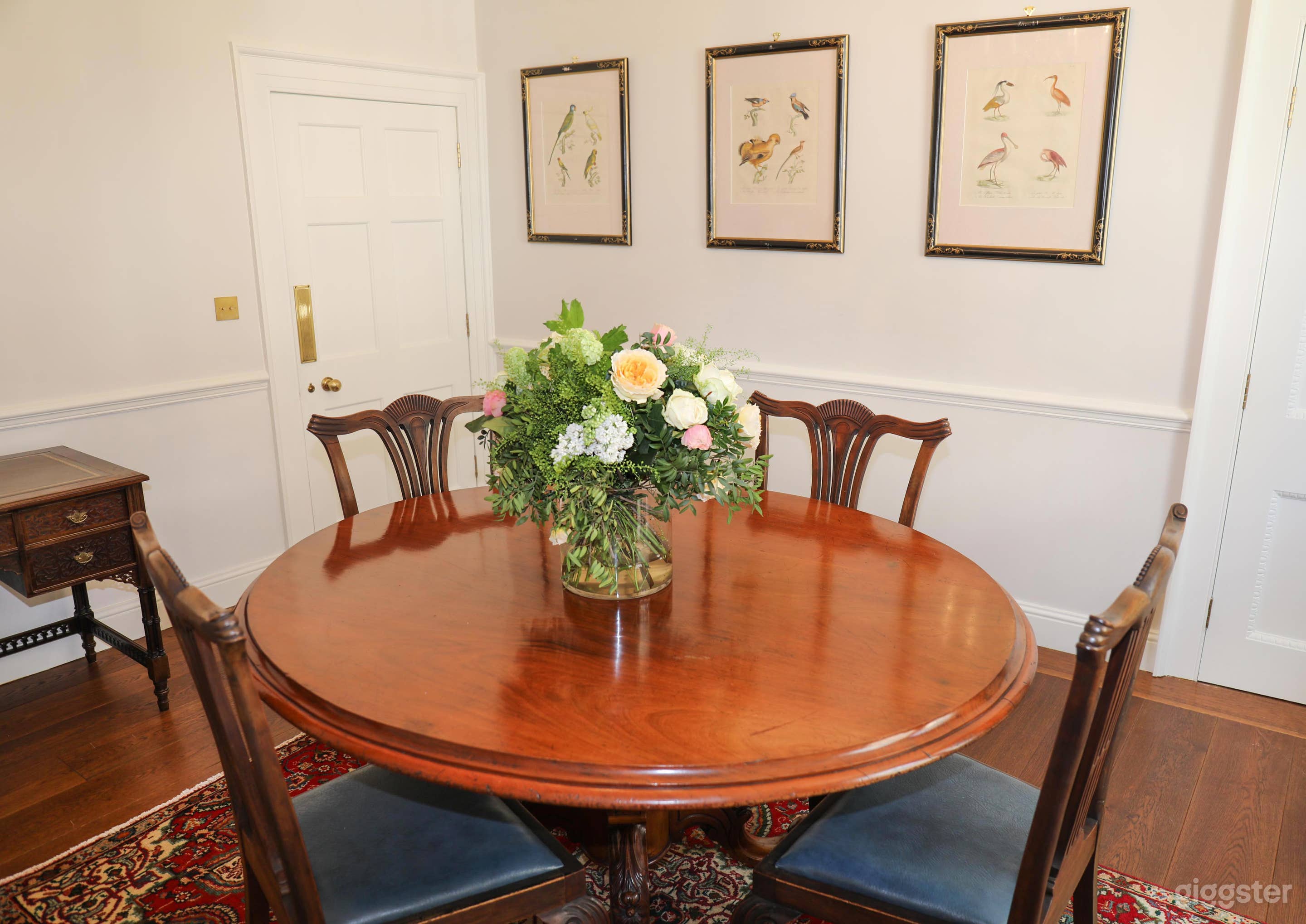 Grade II listed townhouse in the heart of Mayfair Photo 3