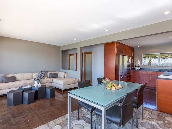 Malibu Beachfront Jewel Box On Private Beach Photo 3