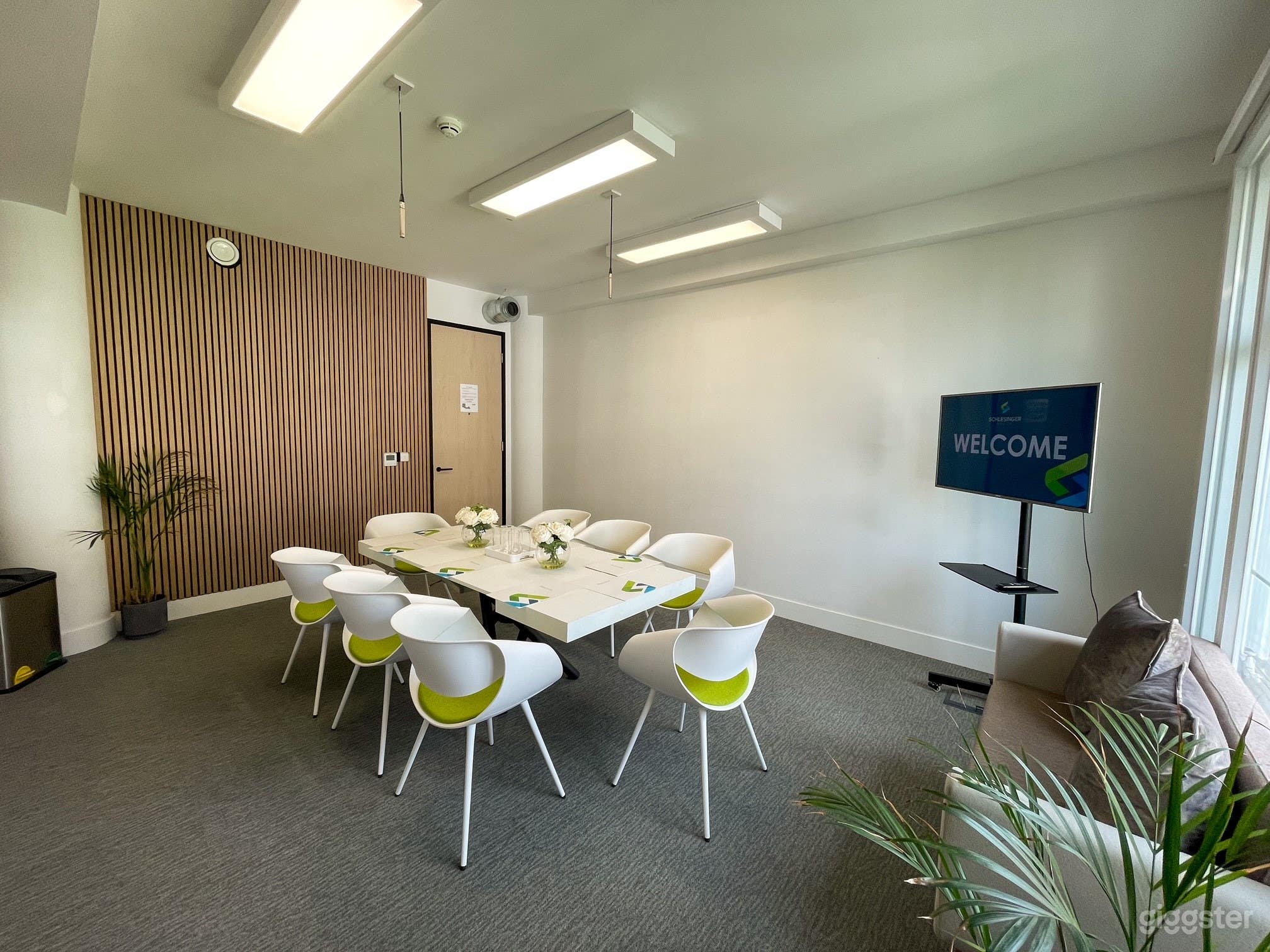 Studio 1 - Meeting Room / Viewing Facility  Photo 2