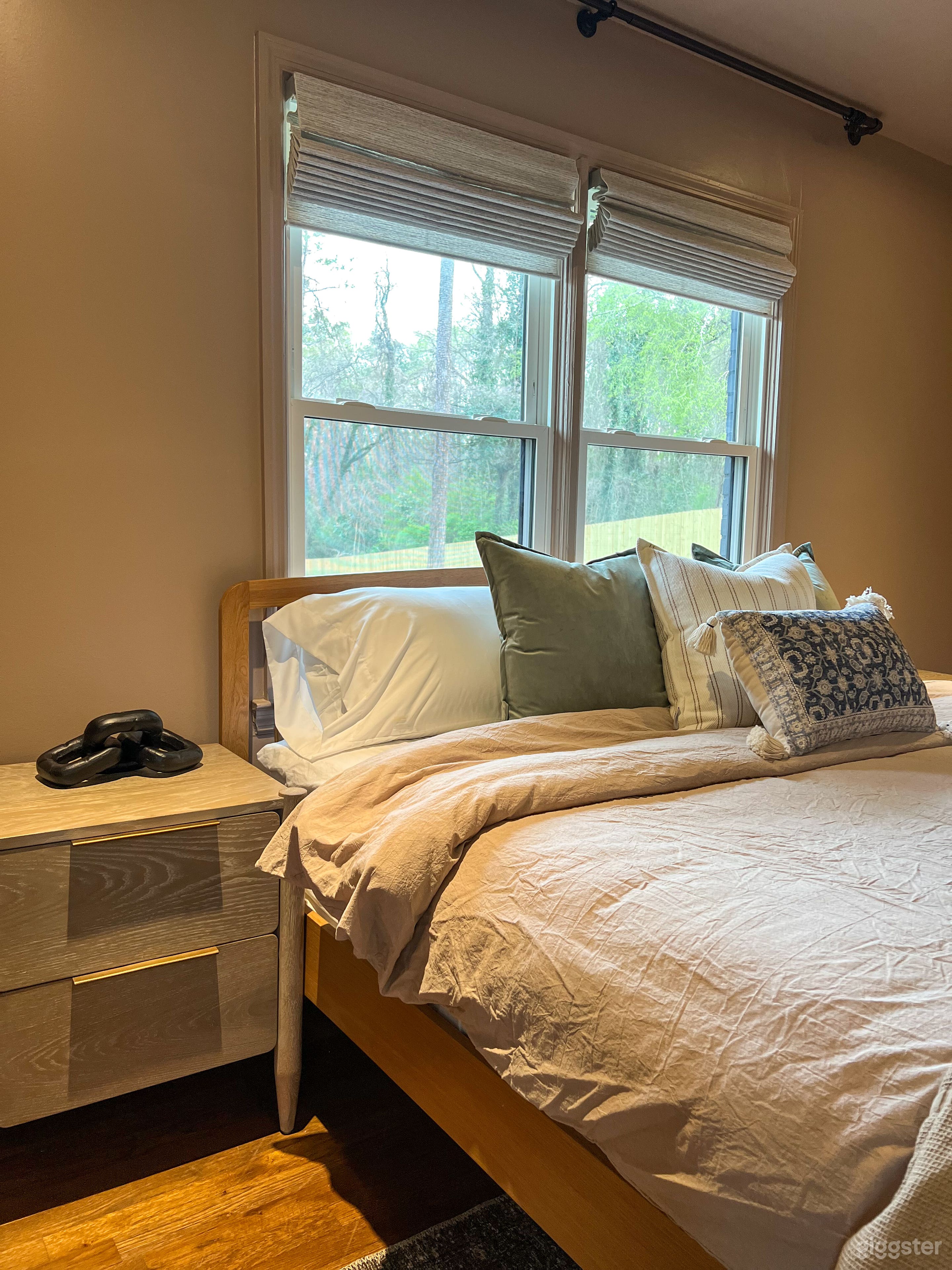 Dark and MoodyHouse on a Hill Photo 4