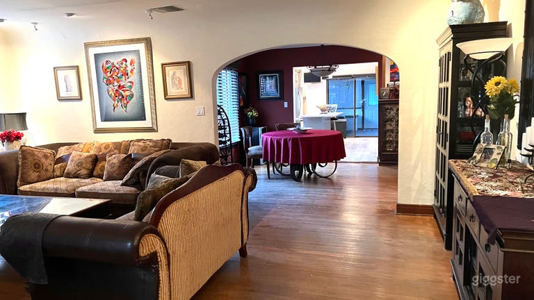  Living room from entrance. 