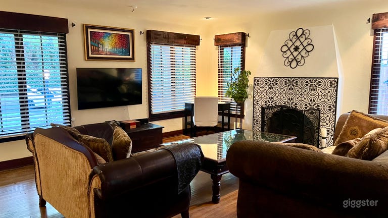  Living room to front windows. 