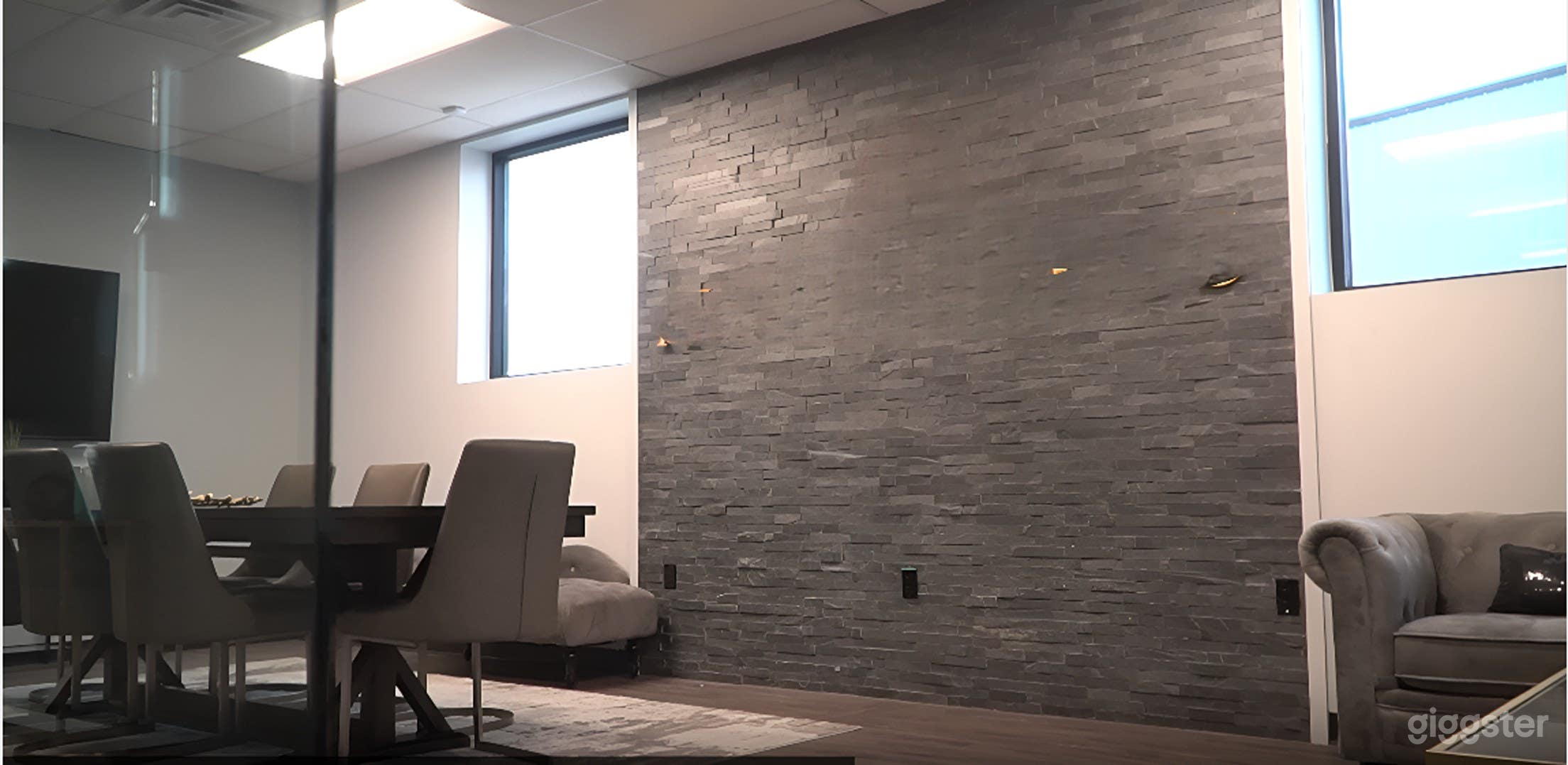 Versatile Conference &amp; Multi-Use Room Photo 2