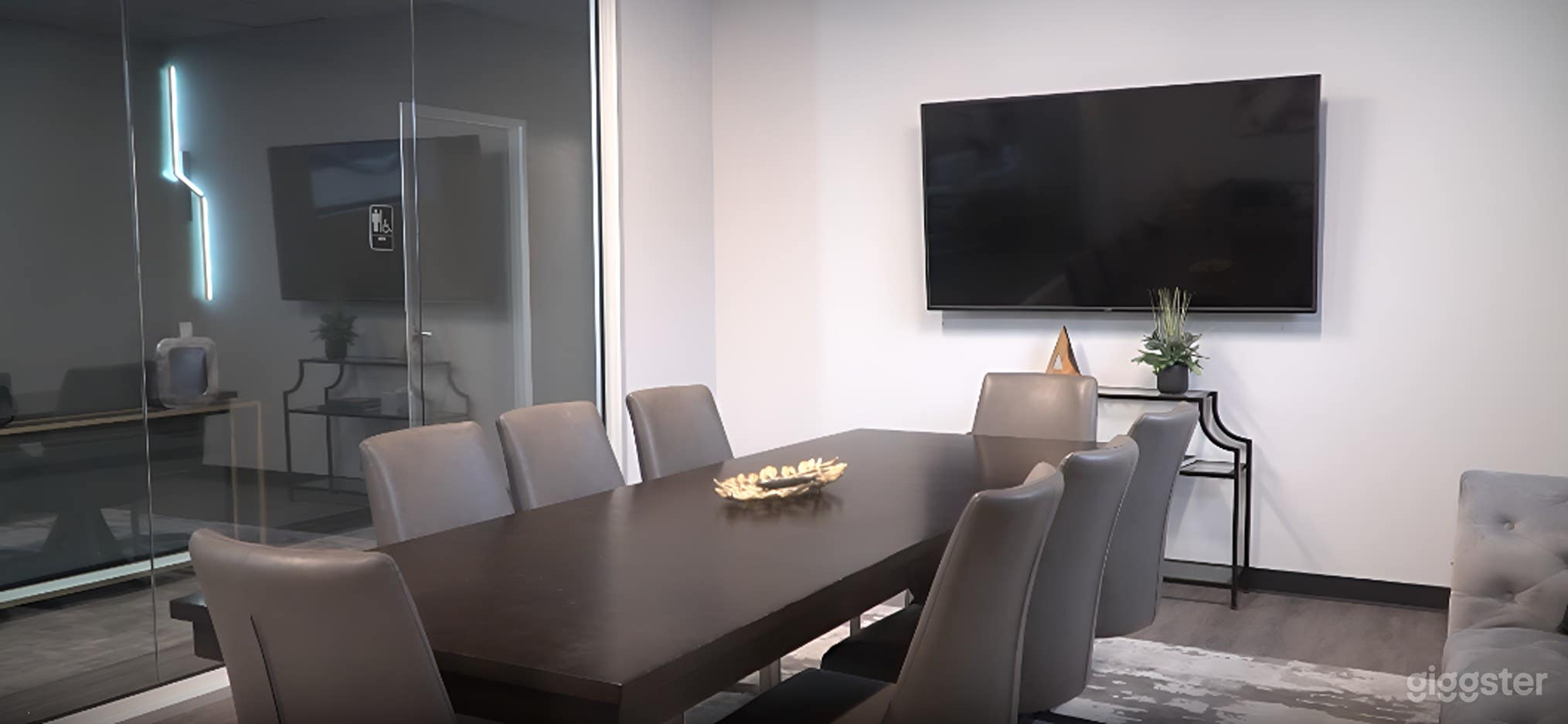 Versatile Conference &amp; Multi-Use Room Photo 1