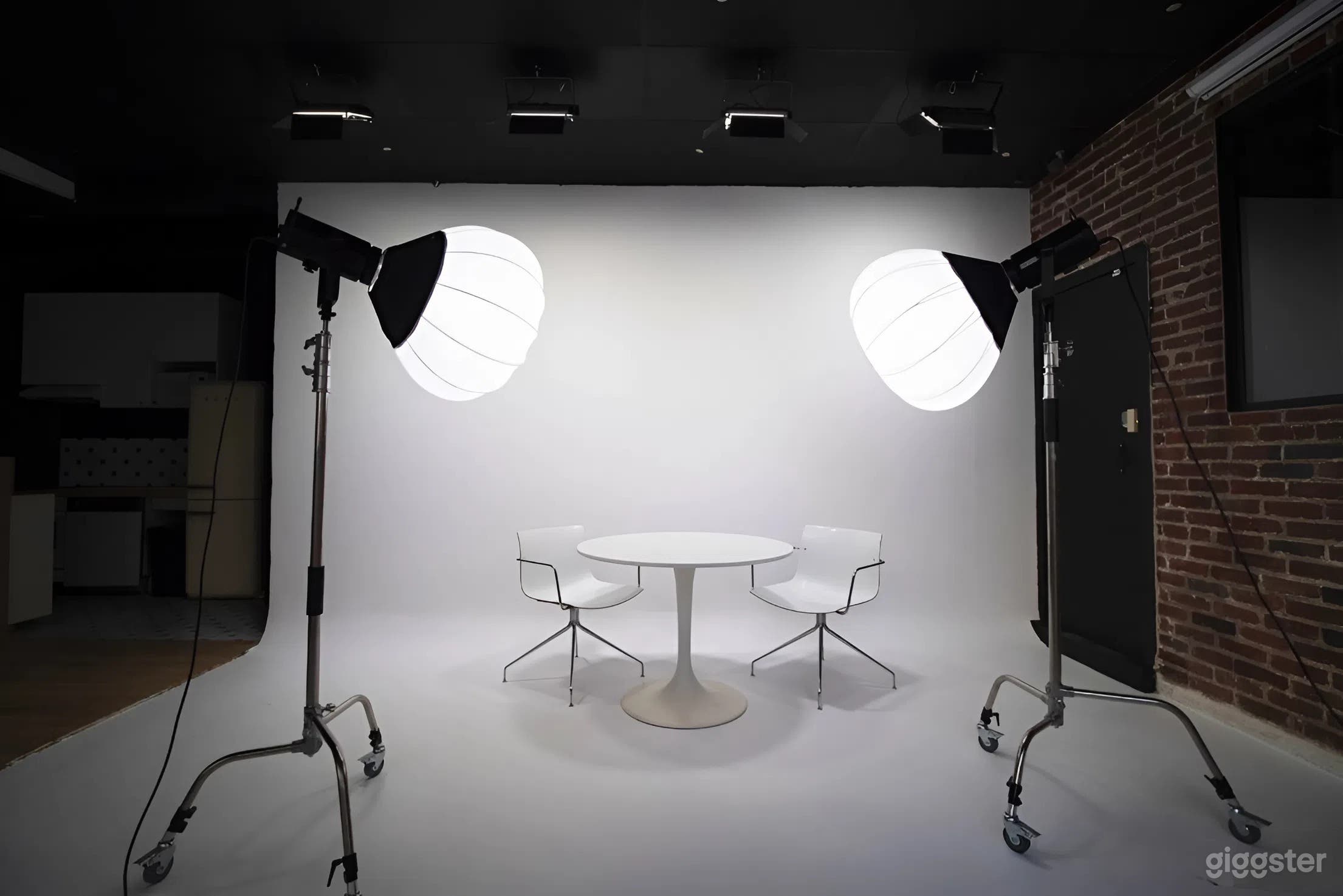Photo de Studio photo style loft en lumière naturelle 3