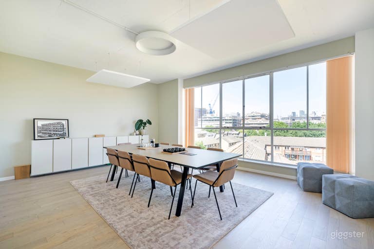  Meeting Room with City Views 